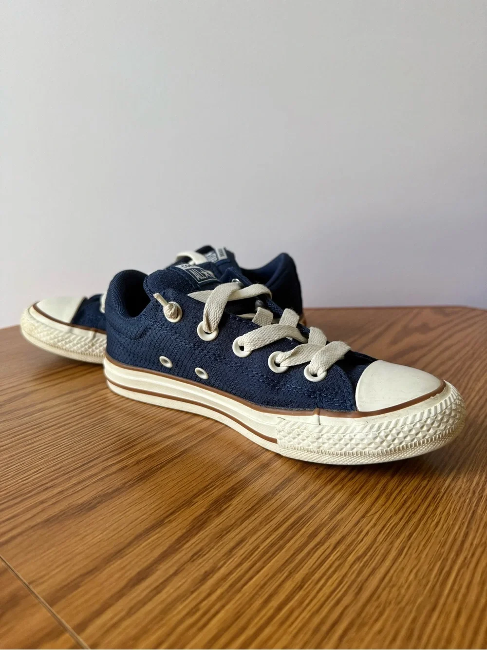 Kids Size 1 Converse Navy Blue & Brown/Gum Low Top Sneakers - 663593F